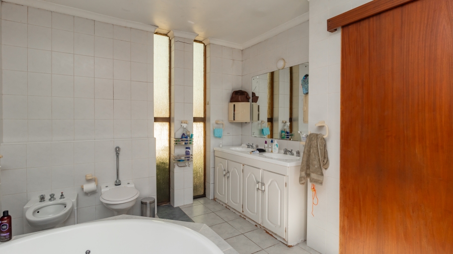 4 Bedroom Property for Sale in Table View Western Cape